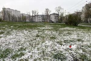 Крижана крупа у Києві 8 квітня 2026 року