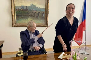 Мілош Земан «відшмагав» свою медсестру вербовою різкою