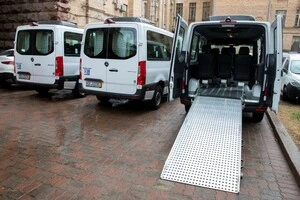 Нові спеціалізовані мікроавтобуси, які передали німецькі партнери 