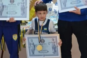 Наймолодший борець з греко-римської боротьби Леон Козаченко 