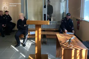 45-річний підозрюваний, використовуючи вразливий стан малолітньої особи та довірливе ставлення до себе, чинив протиправні дії стосовно дитини