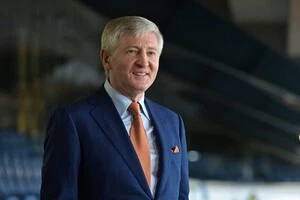 Ахметов перебуває у Кракові на матчі 1/4 фіналу Ліги конференцій між «Шахтарем» та АЗ