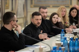 Зеленський розповів журналістам про фронт, нафту та союзників