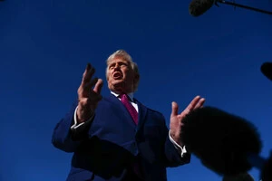 Трамп заявив про поразку Ірану та намір США розблокувати Ормузьку протоку