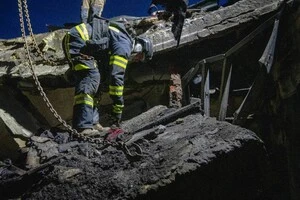 Після ліквідації загоряння рятувальники розпочали демонтаж аварійних конструкцій