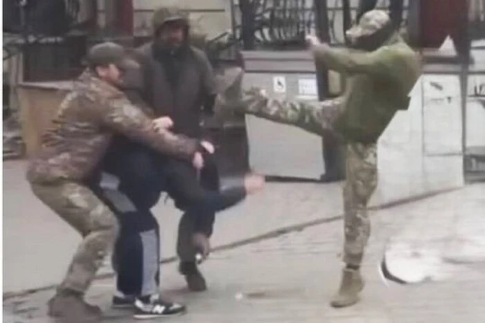 У Луцьку підлітки напали на ТЦК, їх розшукує поліція