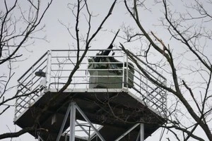 Інноваційне рішення дозволяє вражати повітряні цілі, зокрема безпілотники, за допомогою кулеметних турелей, що керуються дистанційно