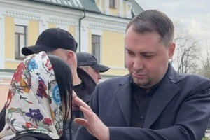 Подружжя Буданових щедро окропили водою під час освячення