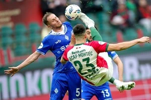 Росіянин намагався скоїти самогубство у туалеті через невдалу ставку на футбол