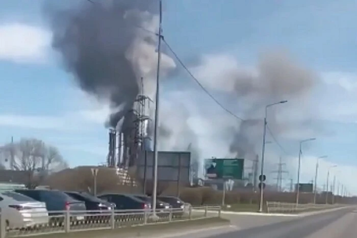 У Росії палає один із найбільших хімічних заводів (відео)