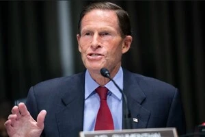 Річард Блюменталь звинуватив Трампа у допомозі Кремлю через санкційні винятки