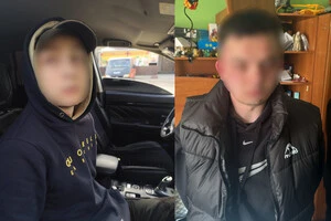 Правоохоронці з’ясували, що до підриву причетні двоє молодиків: 23-річний житель Броварів та 17-річний мешканець Чернівецької області