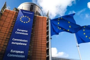 Євросоюз не відмовляється від виплати, але терміни змістилися 