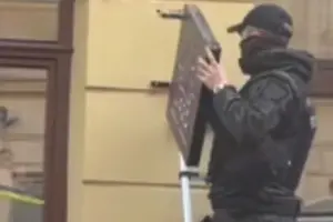 Мережа налічувала 12 магазинів