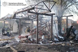 Російські війська пошкодили автостоянку