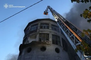 Унаслідок ворожого обстрілу пошкоджено адмінбудівлю