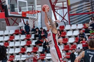 Бобров відіграв 33 хвилини, набрав 18 очок, зібрав 10 підбирань