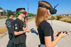 Мілітаризація Криму: окупанти в «Артеку» вчать дітей керувати безпілотниками