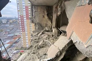 Наслідки дронової атаки у Подольському районі Києва