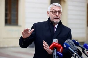 Глава МВС Чехії Любомир Метнар у березні заявив про можливість припинення статусу тимчасового захисту для українців 