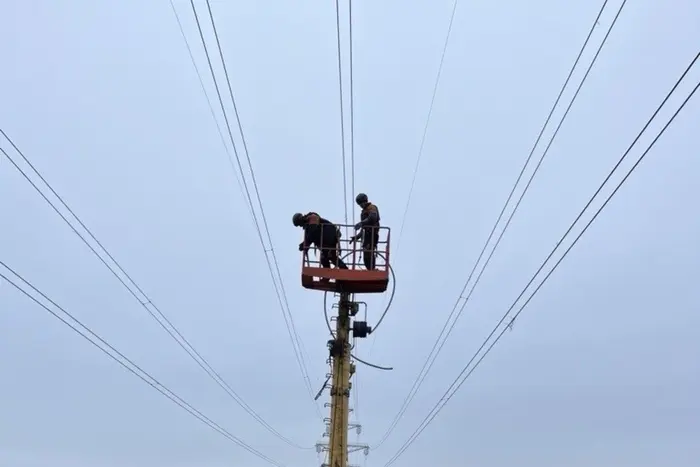 Після удару РФ по енергетиці «Укренерго» закликало економити світло