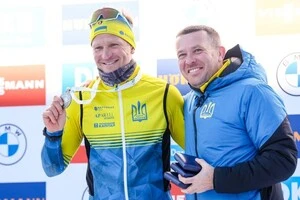 Новий старший тренер чоловічої збірної України з біатлону Сергій Семенов (ліворуч) поруч з президентом ФБУ Іваном Крульком