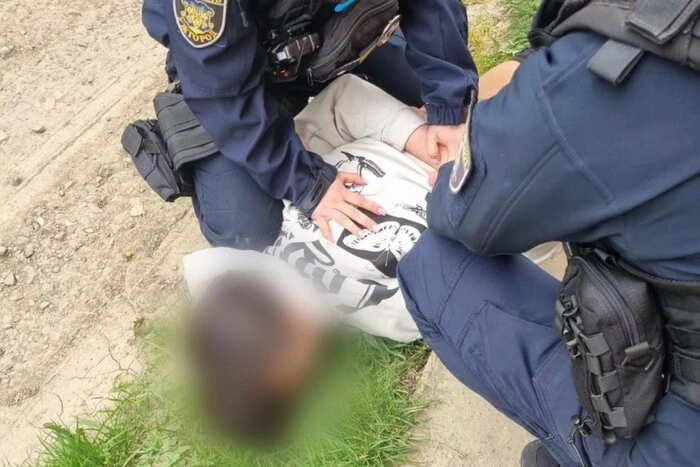 Куля посеред уроку: що відомо про родину стрілка із закарпатської школи