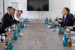 Міністр оборони Михайло Федоров на зустрічі із генеральним директором Diehl Defence Гельмутом Раухом