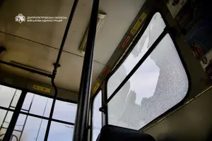 Понівечений тролейбус після атаки РФ