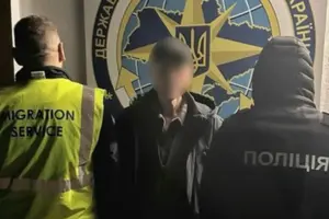 Фігуранта доставлено до пункту тимчасового перебування іноземців для подальшого видворення за межі України