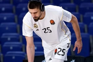 У сезоні Євроліги Лень зіграв у 19 матчах, в середньому граючи 7.2 хвилини, набираючи 3 очка