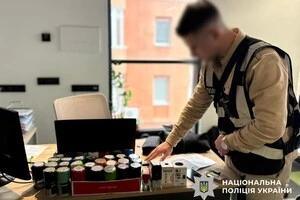 Печатки, вилучені поліцією під час обшуку