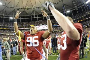 Лютер Девіс мав епізод шахрайства у своєму житті, коли був студентом