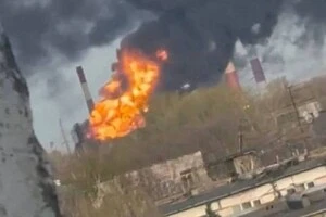 Пожежа на підприємстві лише посилюється