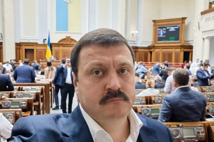 Екснардеп-зрадник Андрій Деркач отримав охорону ГРУ