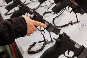 Очільник МВС висловився щодо надання права на вогнепальну зброю (включно з короткостволом) цивільним громадянам