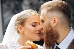 Атмосфера весілля більше нагадувала теплу міську прогулянку, ніж класичну урочисту церемонію