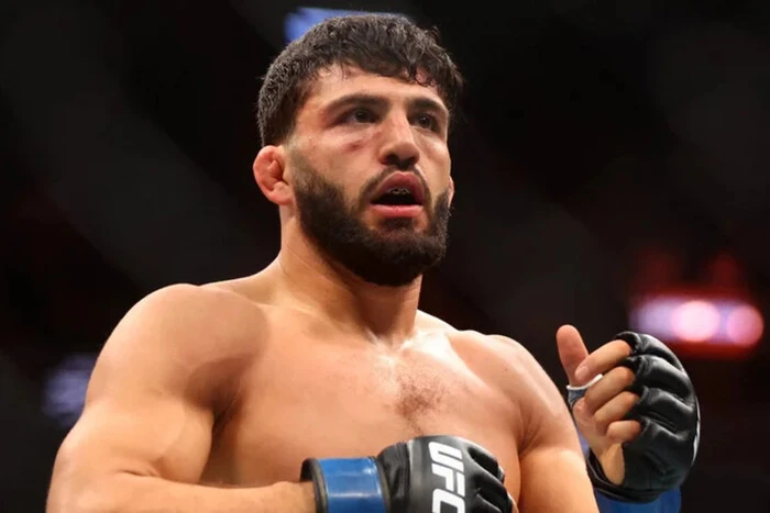 Російський боєць і його команда були висаджені з літака перед боєм у США