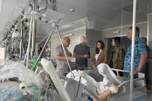 Перша зустріч пораненої жінки з сином відбулася в режимі онлайн