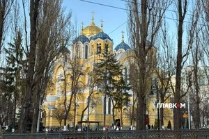 Свято-Володимирський кафедральний патріарший собор міста Києва розташований на бульварі Тараса Шевченка