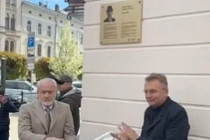 На вулиці, що носить його ім’я, урочисто відкрили меморіальну табличку