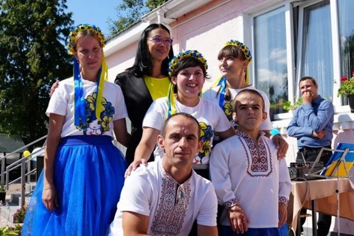 Ходить в оперу, купує вишиванки та їсть вареники: європейська дипломатка розповіла про свій побут у Києві