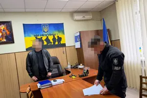 Встановлюються всі обставини події та інші особи, які можуть бути причетні до злочину