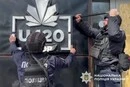 Збут психотропів: у Києві підозру отримали троє працівників мережі магазинів U420