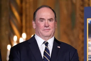 Міністр ВМС США раптово подав у відставку