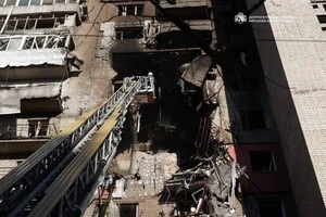 Ворожий удар припав по багатоповерховому житловому будинку