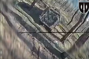 Українські дронарі нищать ворожу техніку