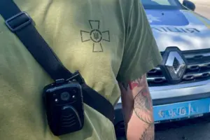 Нагрудні відеокамери фіксують дії груп оповіщення під час перевірки документів і вручення повісток