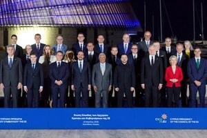 Як пише ЗМІ, лідери, які виступають проти вступу України до ЄС, «більше не можуть ховатися за позицією Орбана»