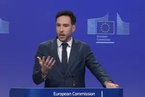 За словами речника, організатори мають 30 днів, щоб відповісти на претензії Єврокомісії та пояснити своє рішення про відновлення російського павільйону